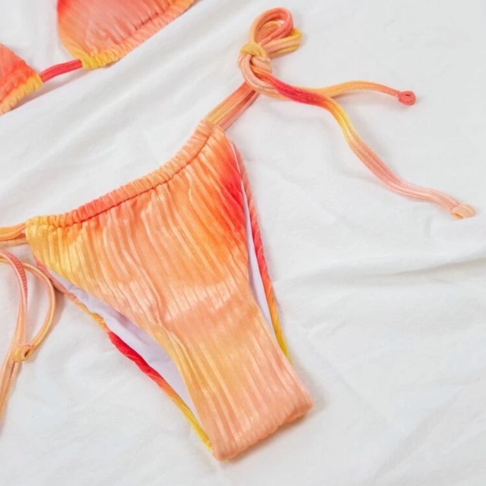 Bikini - Picture 7 of 9